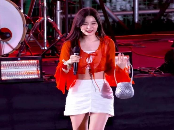 Thời trang - Nhiều idol Hàn Quốc gặp "tai nạn" vì áo ngắn