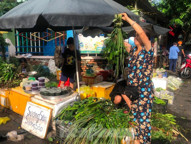 Lá xông là mặt hàng không thể thiếu trong ngày Tết Đoan Ngọ