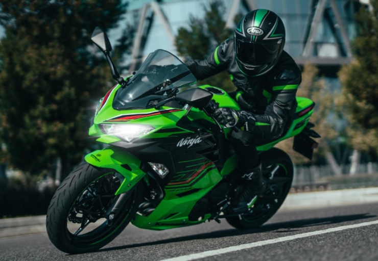 2023 Kawasaki Z400 và Ninja 400 ra mắt, hút phái mạnh - 3