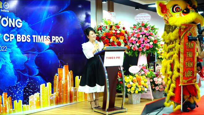 Bà Lê Ngọc Anh, Chủ tịch Hội đồng Quản trị Times Pro&nbsp;phát biểu tại lễ khai trương văn phòng mới