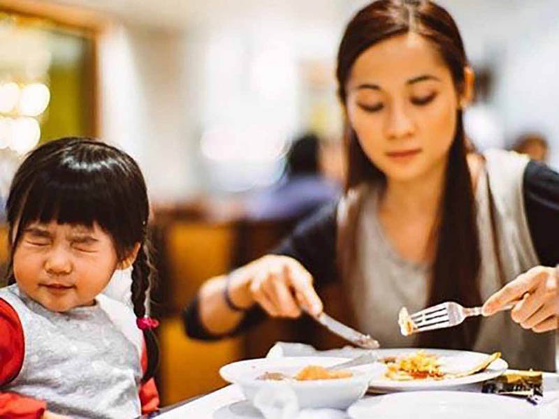 “Cha mẹ như thế nào” quan trọng hơn “cha mẹ làm gì cho con” - 2