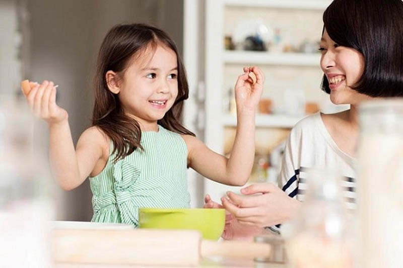 “Cha mẹ như thế nào” quan trọng hơn “cha mẹ làm gì cho con” - 1