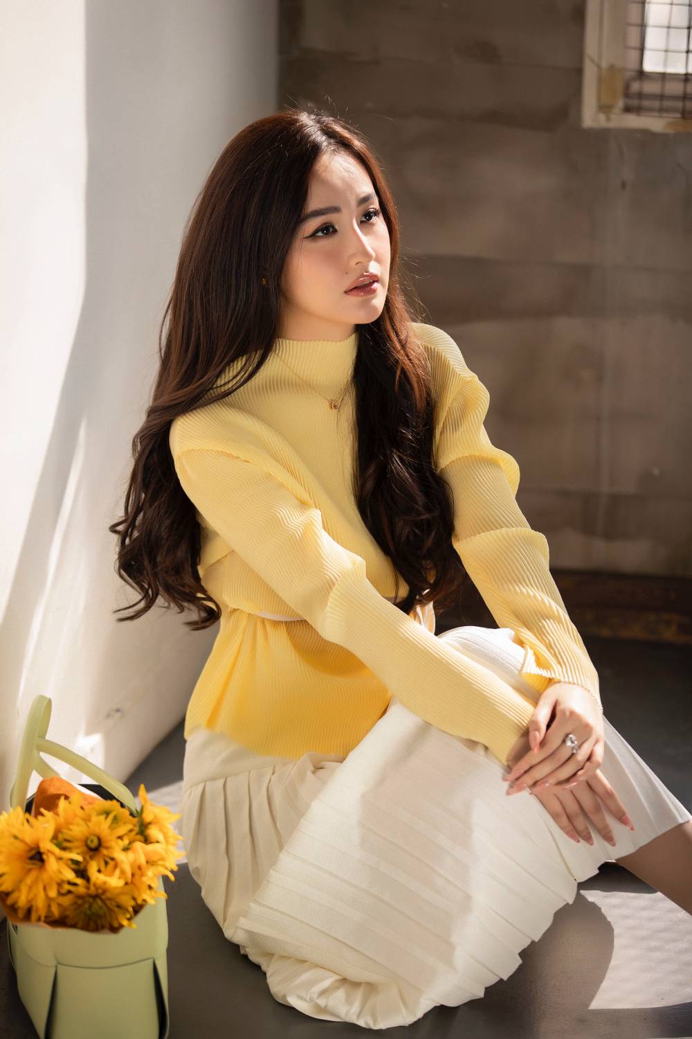 Mai Phương Thuý đẹp dịu dàng trong trang phục thanh lịch.