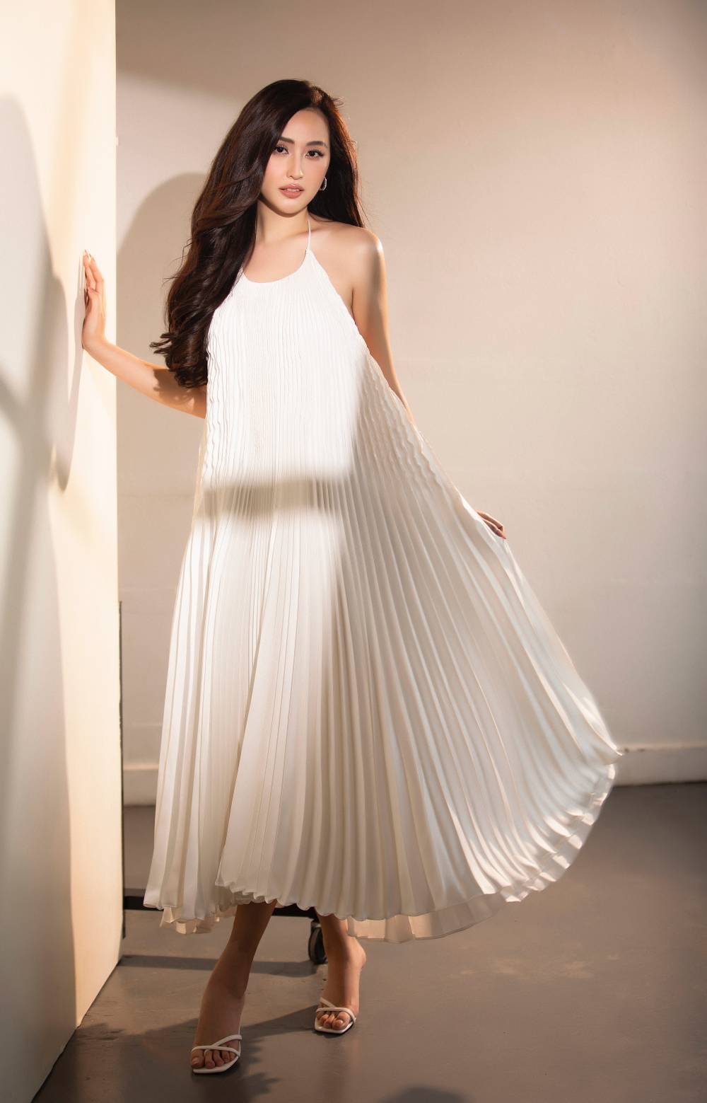 Mai Phuong Thuy is like a muse in an elegant dress - 4