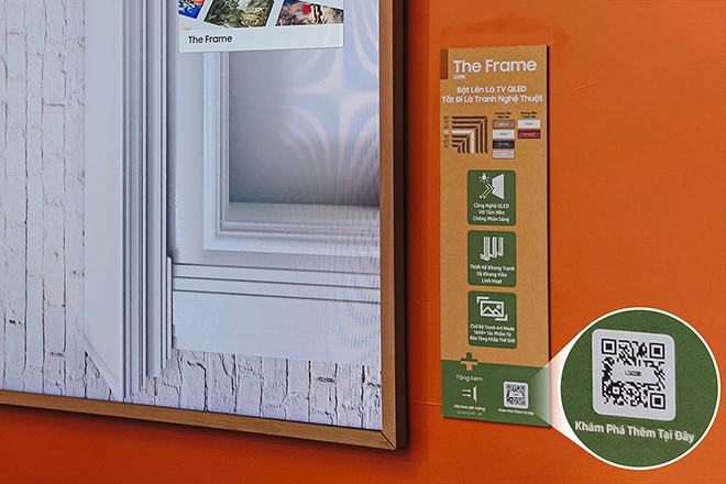 Ấn phẩm làm từ vật liệu thân thiện môi trường của Samsung trong một showcase tại TP.HCM