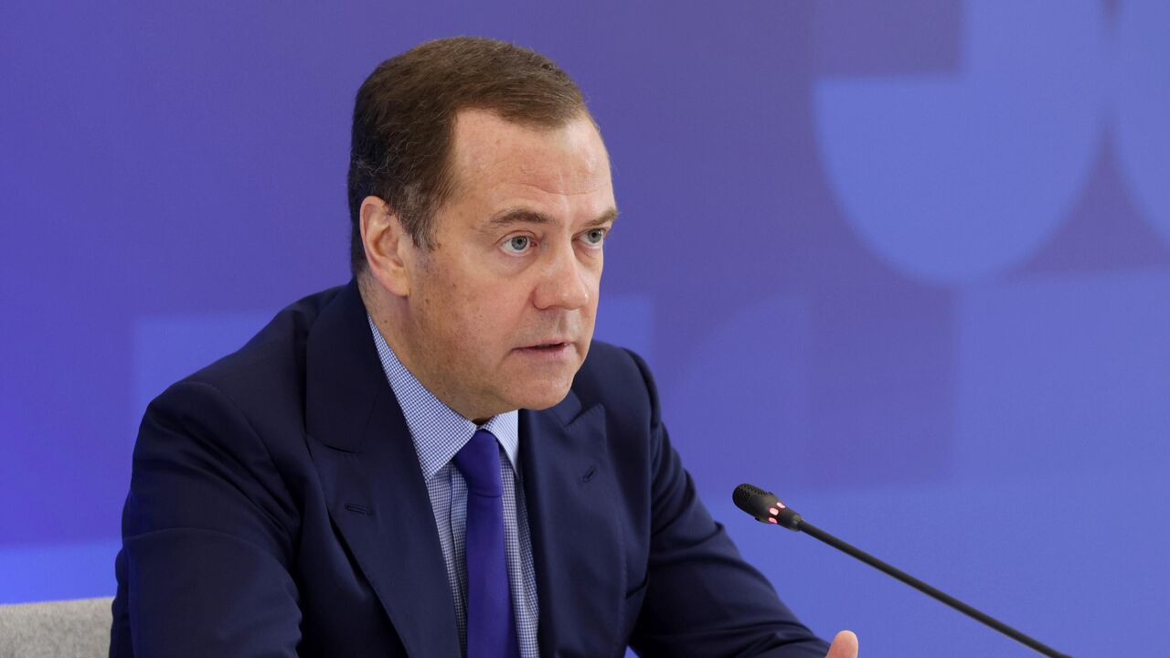 Ông Medvedev nói về đối đầu Nga – Mỹ trong xung đột ở Ukraine - 1