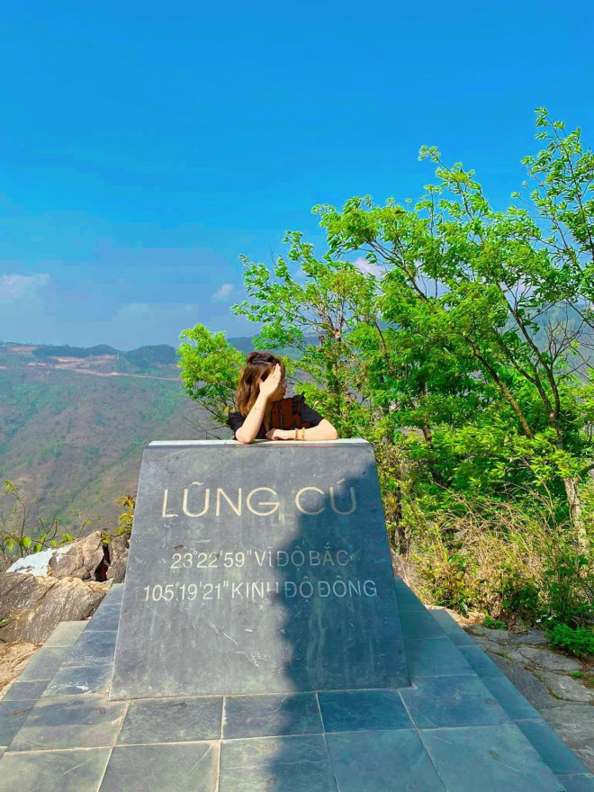 Cột cờ Lũng Cú