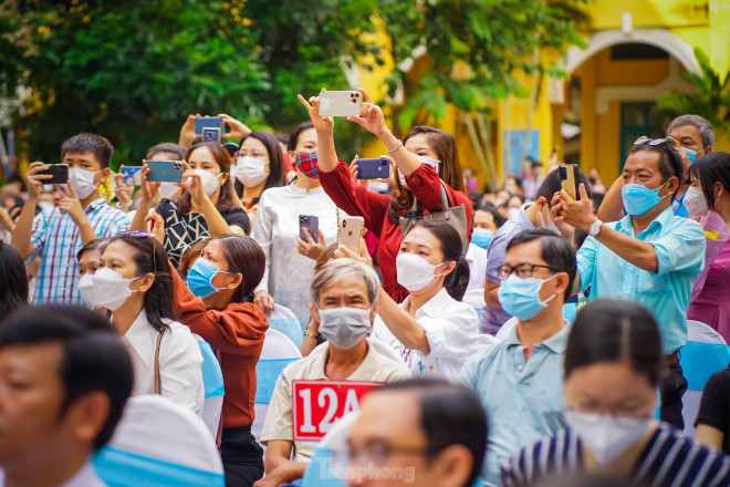 Những khoảnh khắc trong veo đầy cảm xúc trong ngày chia tay tuổi học trò - 4