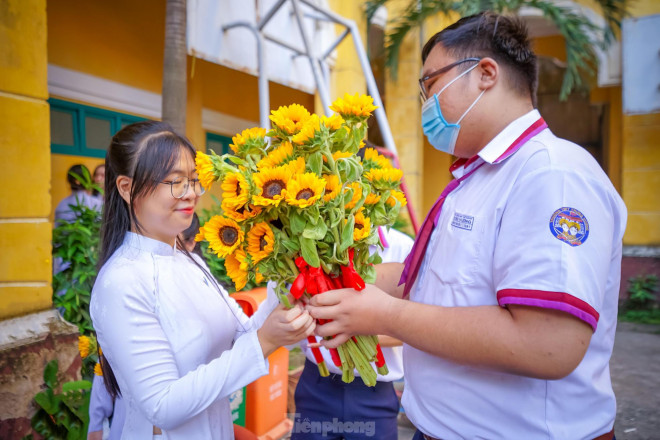 Những khoảnh khắc trong veo đầy cảm xúc trong ngày chia tay tuổi học trò - 13