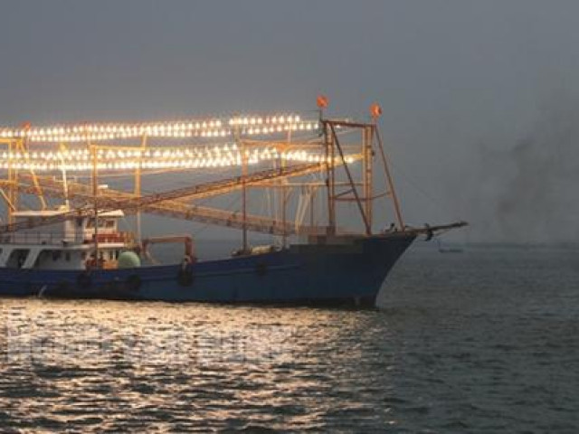 Tin tức trong ngày - Ngư dân phát hiện thi thể đàn ông nổi trên biển