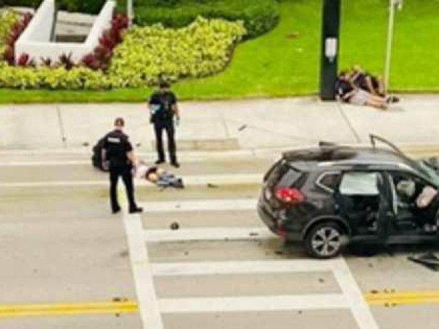 Thế giới - Mỹ: "Sex" trên xe hơi, tài xế mất lái đâm trúng xe tải