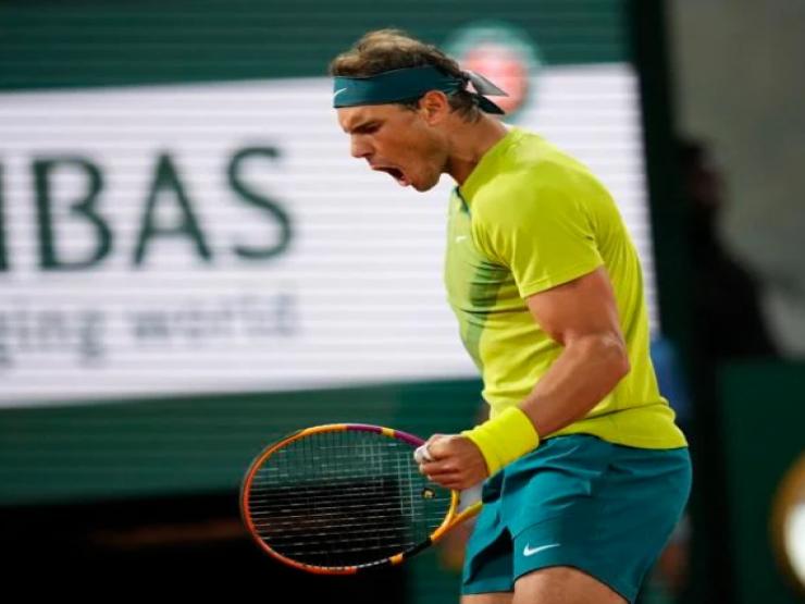 Nadal chạy dũng mãnh như ”Bò tót”, tung cú ”húc vặn sườn” Zverev