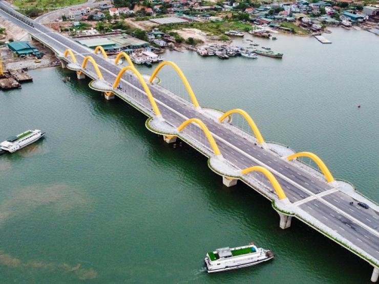Cận cảnh cây cầu hơn 2.000 tỷ đang “gây sốt” ở Quảng Ninh