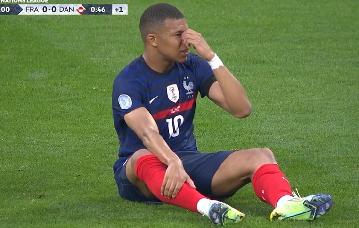 Mbappe dính chấn thương và phải rời sân sớm