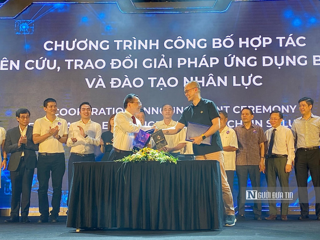 Đại diện Hiệp hội Blockchain Việt Nam ký kết hợp tác với Binance