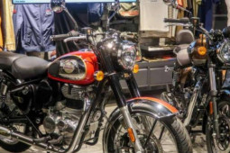 Thế giới xe - Bộ đôi mô tô cổ điển mới của Royal ra mắt tại Malaysia