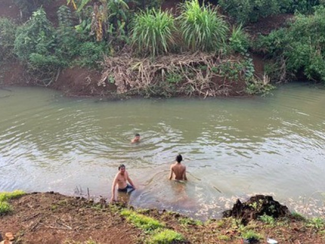 Tin tức trong ngày - Rủ nhau ra suối chơi, 3 nữ sinh lớp 6 chết đuối