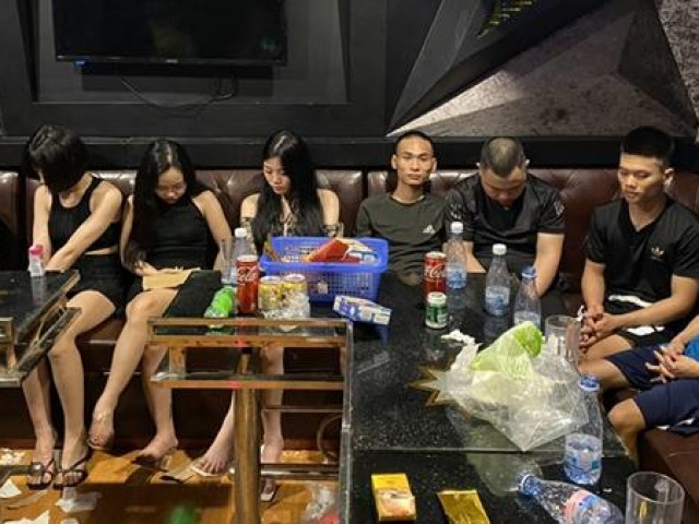 Pháp luật - Phát hiện 26 đối tượng bay lắc trong quán karaoke
