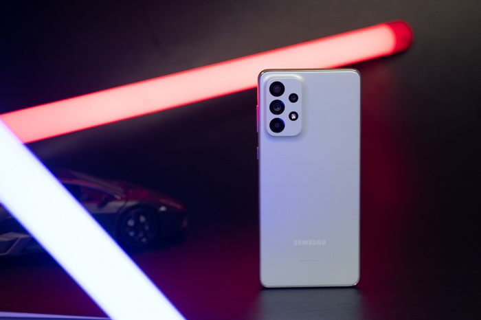 Mẫu Galaxy có sức mạnh của dòng S và mức giá của dòng A rất đáng mua tại VN - 1