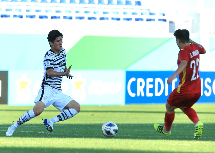 Tranh cãi sao U23 Hàn Quốc phạm lỗi với Hoàng Anh, may mắn thoát thẻ đỏ - 1