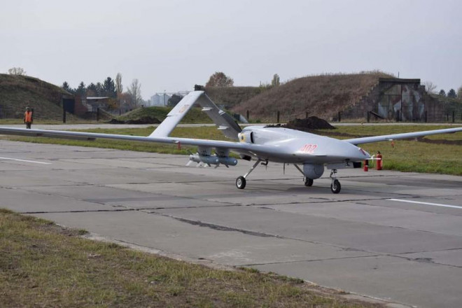 UAV TB2 Bayraktar của Ukraine được trang bị vũ khí dẫn đường chính xác. Ảnh: THE EURASIAN TIMES
