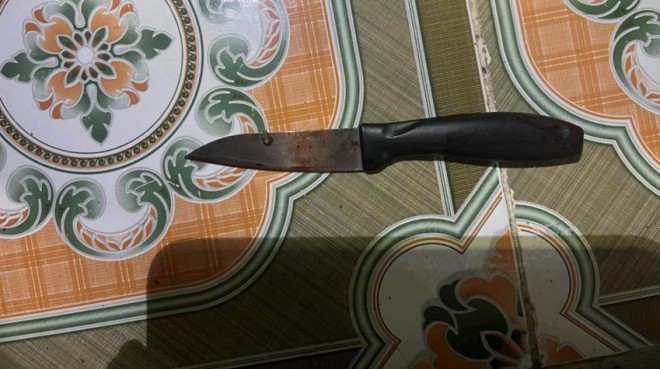 Con dao Trung dùng để đâm chết nạn nhân vì ghen tuông. Ảnh: TQ