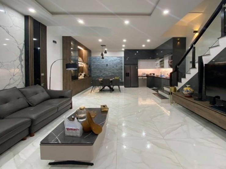 Kinh doanh - Cuộc sống trong mơ của cầu thủ Quế Ngọc Hải: Nhà 3 tầng mặt phố, vừa đặt mua cả xe sang