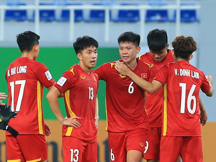 U23 Việt Nam ăn mừng trận hoà lịch sử U23 Hàn Quốc, người hùng được đối xử đặc biệt
