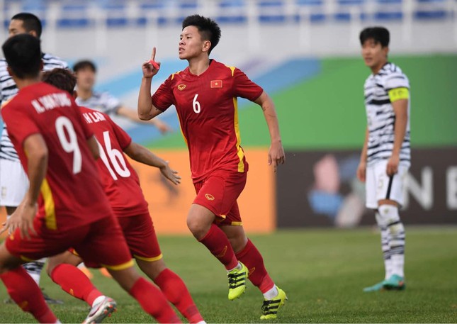 "In4" của Vũ Tiến Long - chàng cầu thủ ghi "bàn thắng vàng" trong trận U23 Việt Nam hoà U23 Hàn Quốc - 1