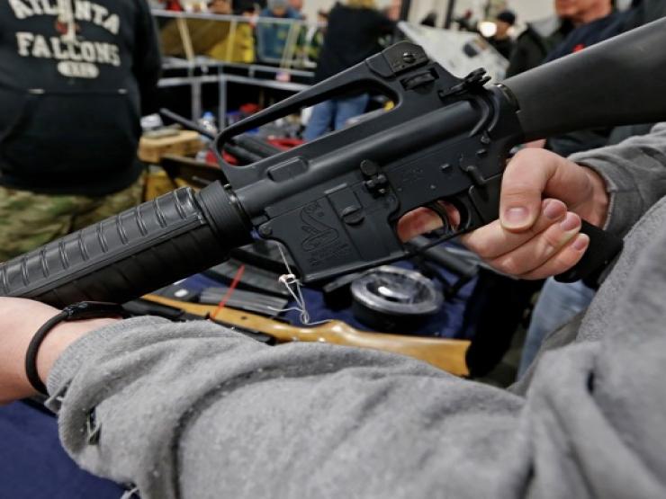 Thế giới - Mẫu súng trường uy lực được dân Mỹ ưa chuộng: Cảnh sát nhiều phen khổ sở vì lép vế