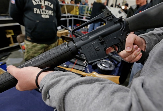 AR-15 là súng trường bán tự động được người dân Mỹ tìm mua nhiều nhất.