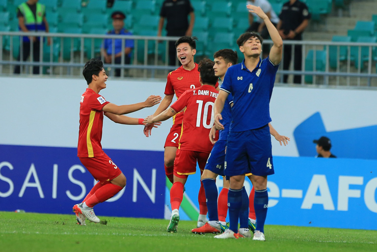 Phan Tuấn Tài (số 2) trở thành “cơn ác mộng” của bóng đá Thái Lan