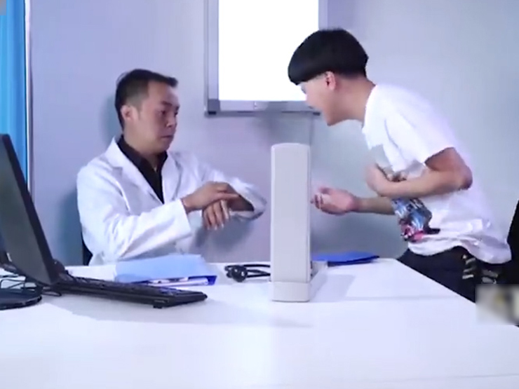 Clip hài hước - Vị bác sĩ khiến cho bệnh nhân cũng phải khiếp sợ