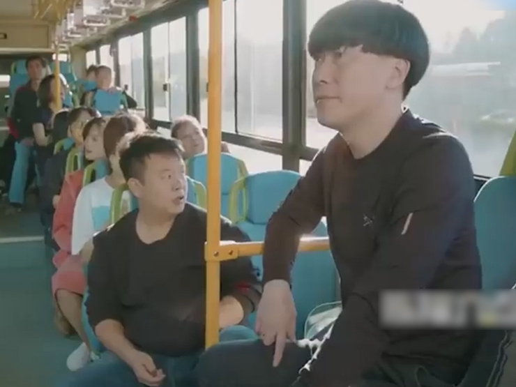 Clip hài hước - Tài xé xe buýt nghe theo "chị goole" và cái kết khó đỡ