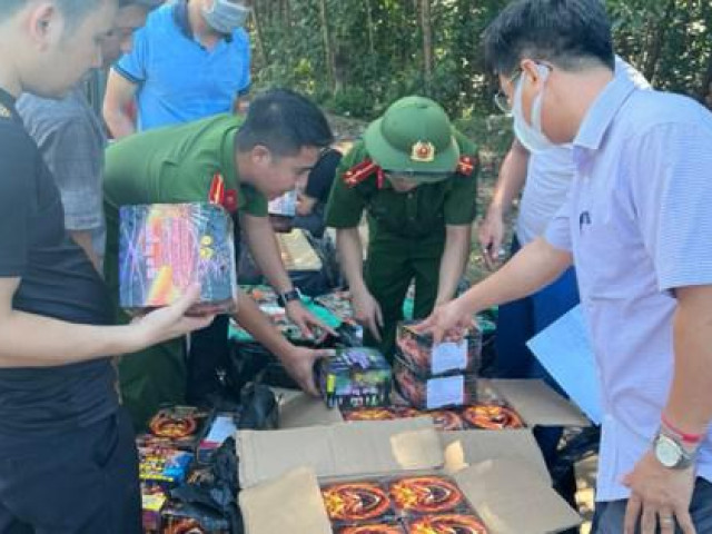 Pháp luật - Bí mật trong chiếc ôtô đang bốc hàng ở Quảng Bình