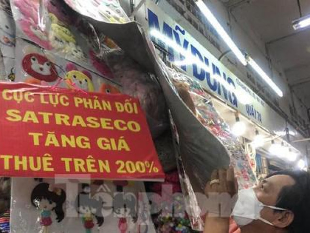 Thị trường - Tiêu dùng - Tiểu thương treo biển phản đối ở chợ nguyên liệu may mặc lớn nhất TPHCM