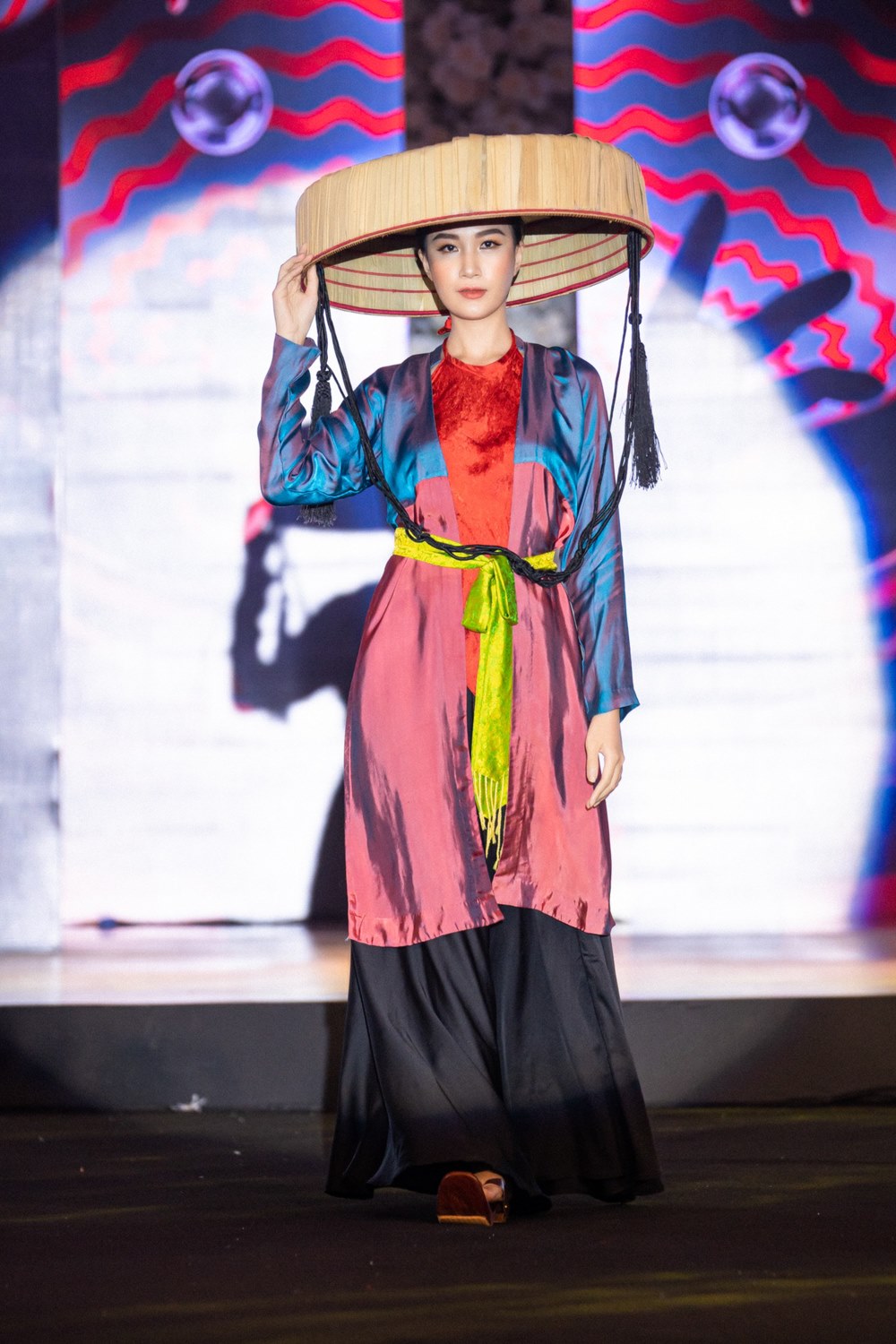 1.000 người mẫu hội tụ tại Vietnam International Fashion Tour - 4