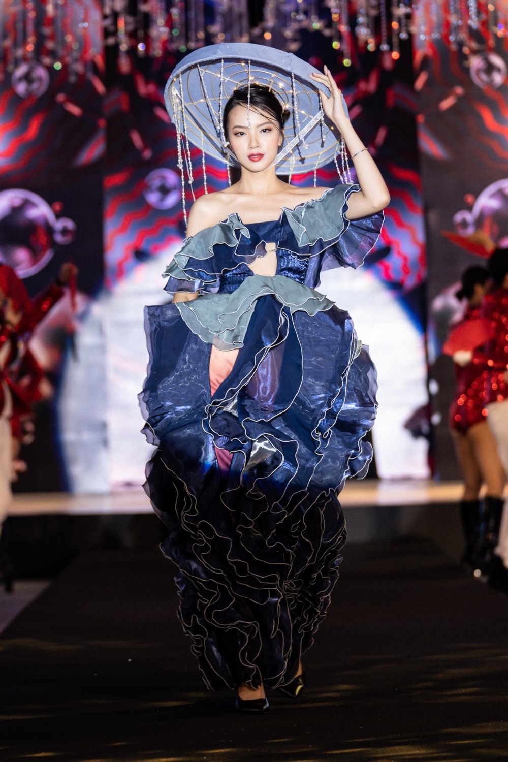 1.000 người mẫu hội tụ tại Vietnam International Fashion Tour