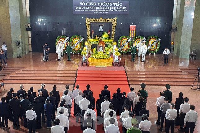 Lễ viếng bà Ngô Thị Huệ được tổ chức trọng thể tại Nhà tang lễ Quốc gia phía Nam.