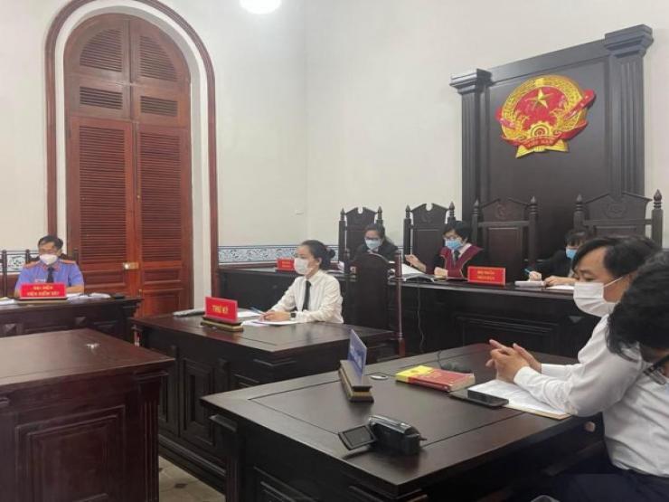 Pháp luật - Ghen "vợ buồn vì sếp sắp cưới", chồng lấy xăng đốt ô tô