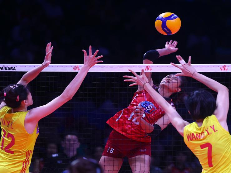 Thể thao - Chân dài bóng chuyền cao 1m8 ghi 60 điểm giúp Thái Lan hạ 2 "ngáo ộp" thế giới