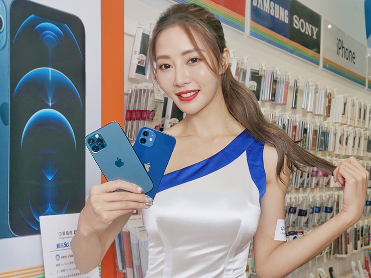 Thời trang Hi-tech - Ngang giá, iPhone 12 Pro Max hay Oppo Find X5 Pro đáng móc hầu bao hơn?