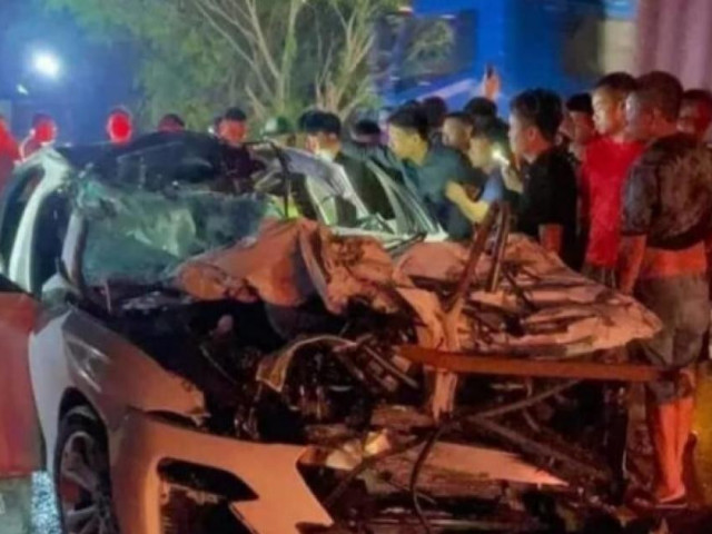 Tin tức trong ngày - Thái Bình: Ô tô con chui gầm xe container, 2 người chết, 2 người bị thương