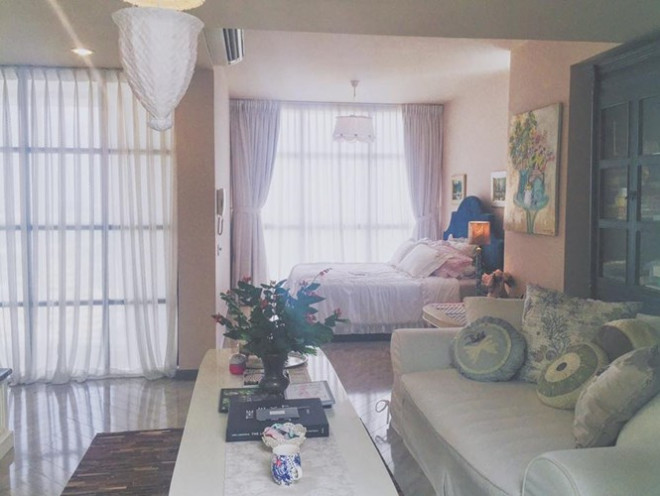 Phòng ngủ đặt gần cửa sổ luôn ngập tràn ánh
nắng.