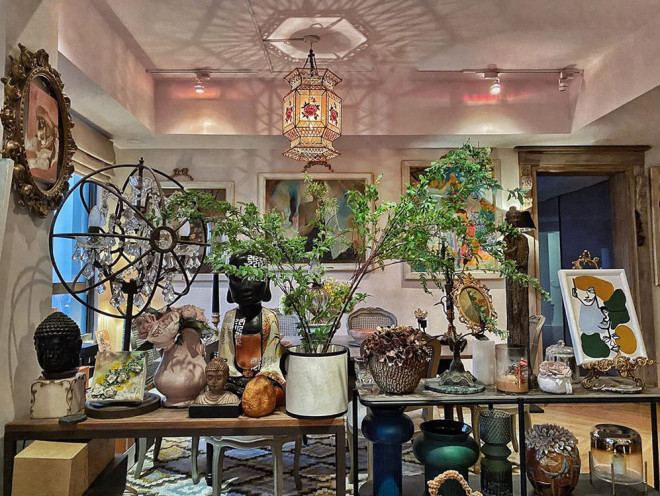 Bất cứ góc nhà nào của Lý Quí Khánh cũng được
trang trí cầu kì và rất ấn tượng.