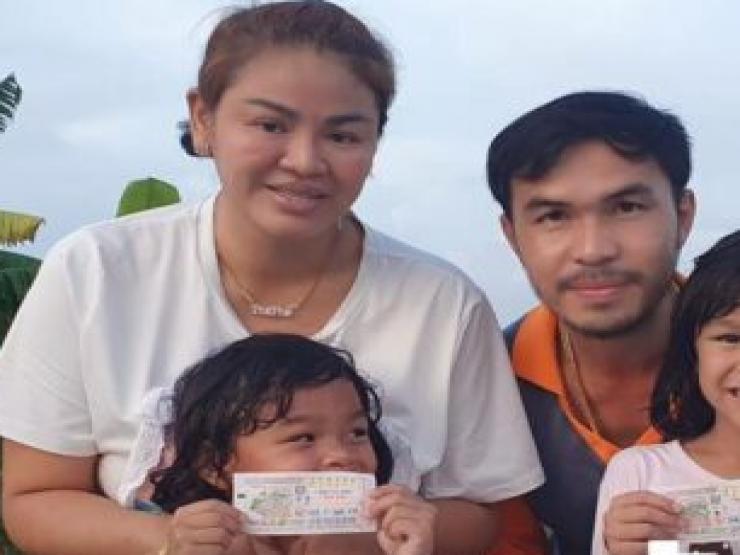 Mua vé số theo cách đặc biệt, tiểu thương bán thịt lợn trúng hơn 8 tỷ