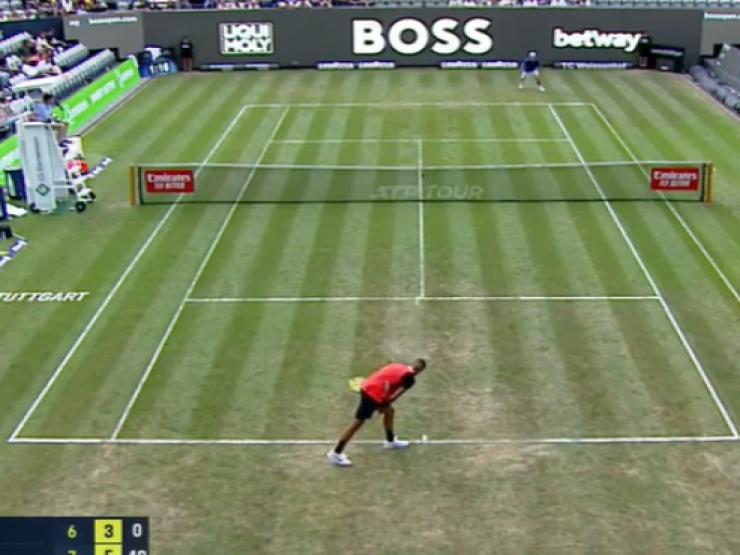 Thể thao - Kyrgios làm "ảo thuật" giao bóng qua 2 chân, đánh xong thắng trận luôn