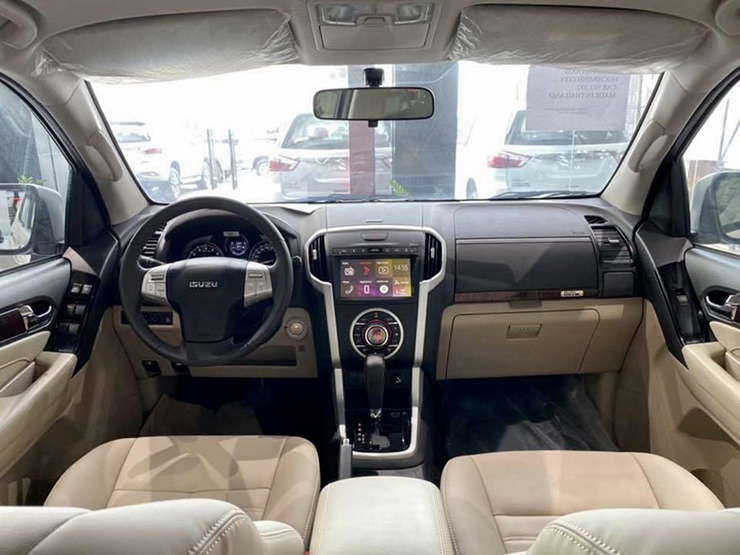 Nội thất&nbsp;Isuzu mu-X Prestige AT 2WD