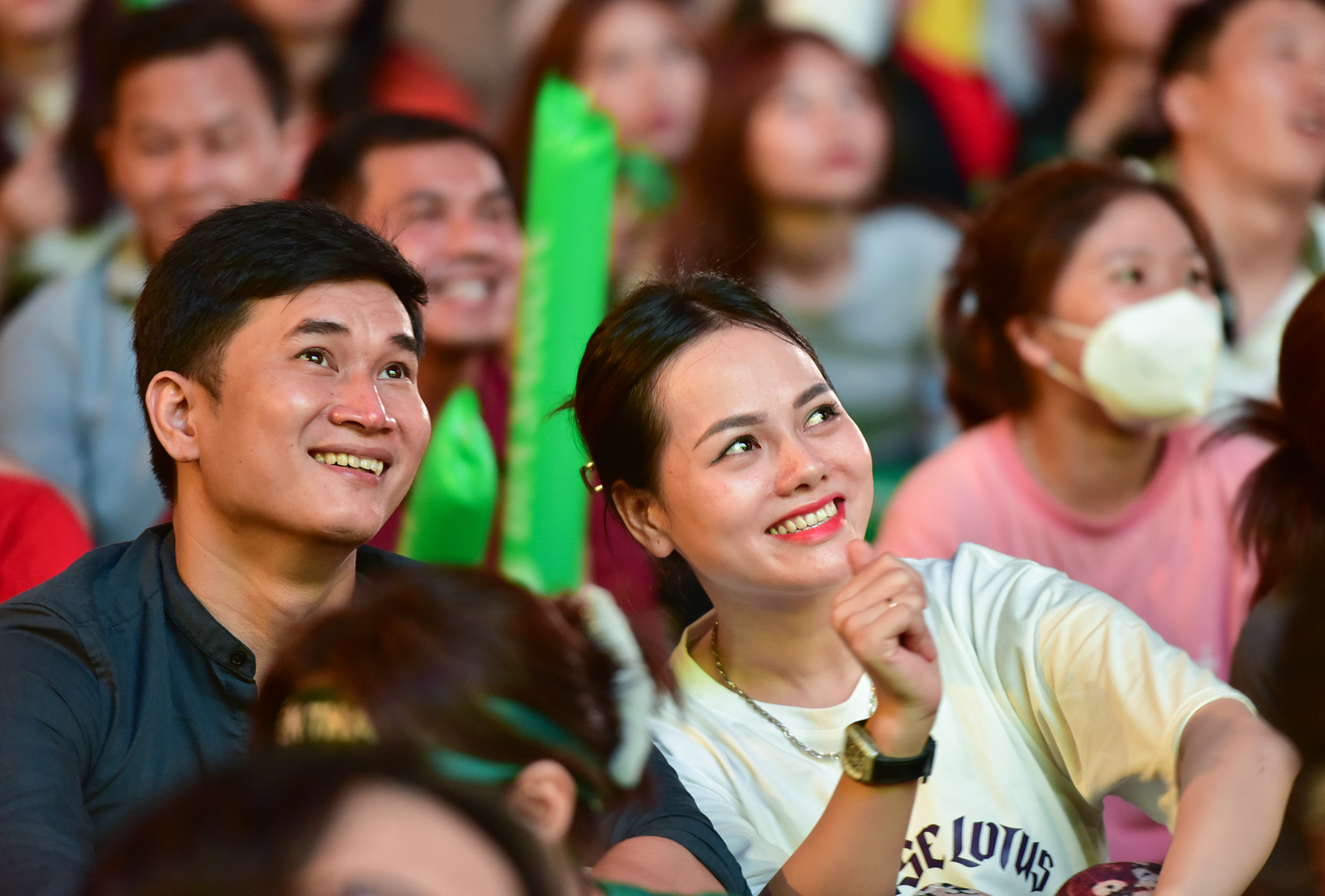 Fans on the pedestrian street Nguyen Hue dance, celebrate the victory of U23 Vietnam - 11