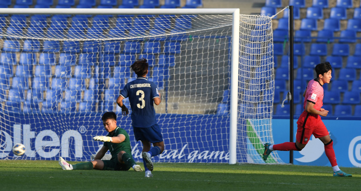 U23 Thái Lan đấu U23 Hàn Quốc: Khóc cười vì VAR, &#34;Voi chiến&#34; ê chề về nước - 1